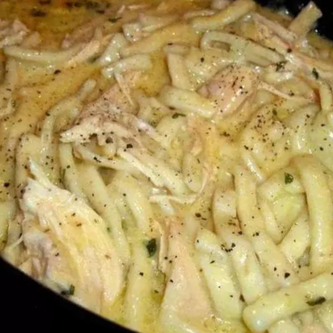 COMFORTING CHICKEN & NOODLES CROCK POT - Easy Cook Recipes